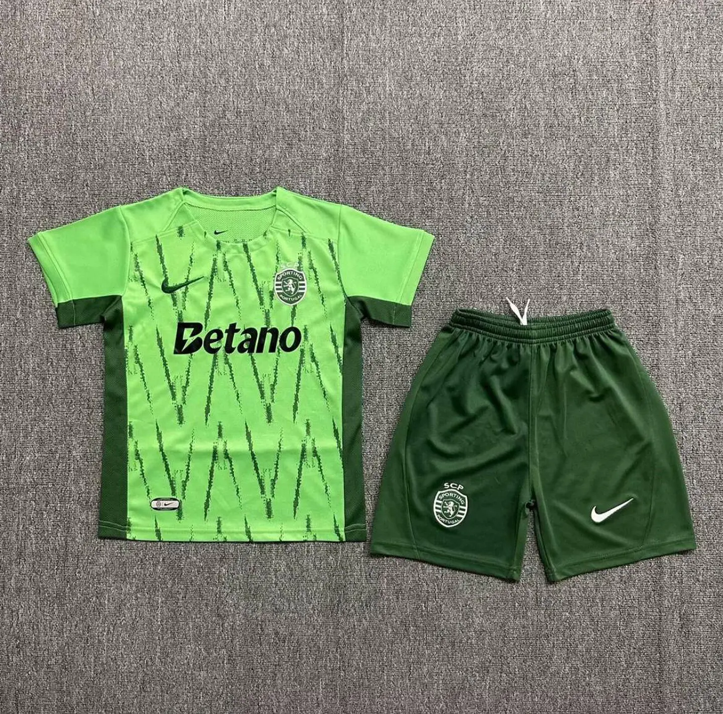 Kit Sporting CP III 24/25 1