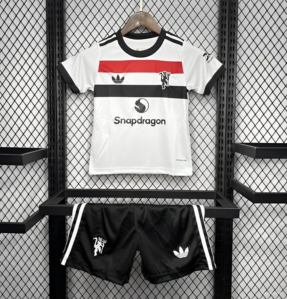 Kit Manchester United III 24/25 1
