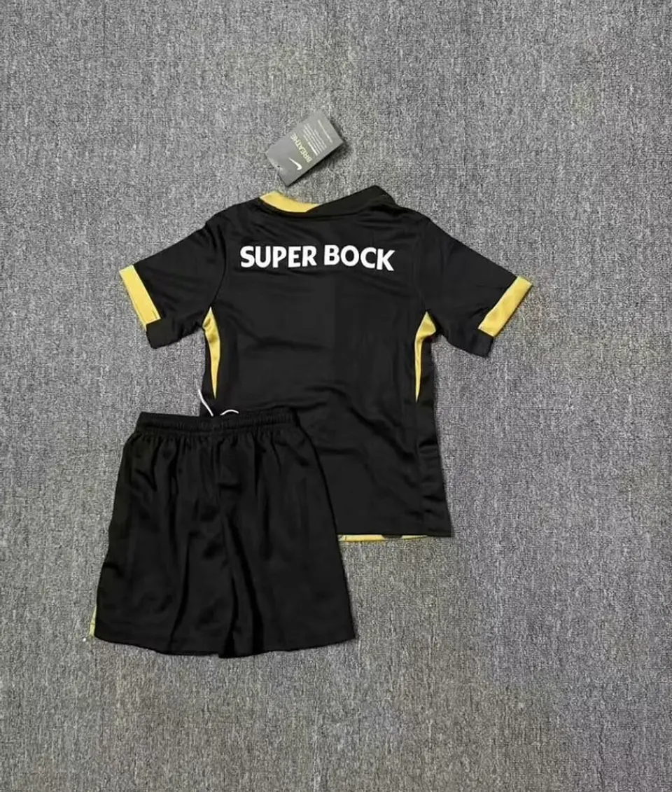 Kit Sporting CP CR7 24/25 2