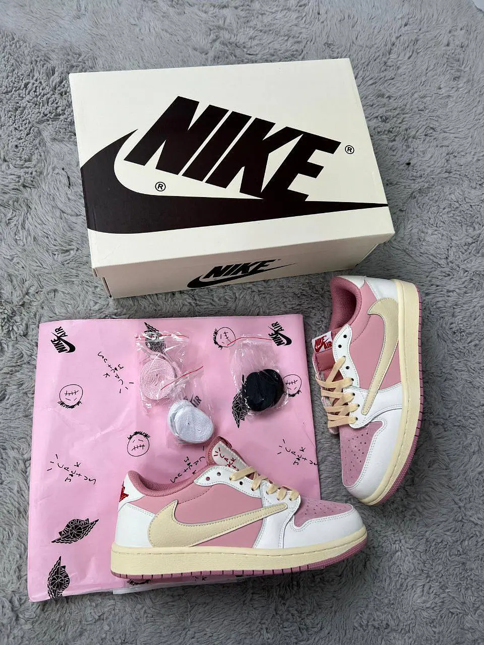 Sapatilhas Nike Air Jordan Travis Scott 4