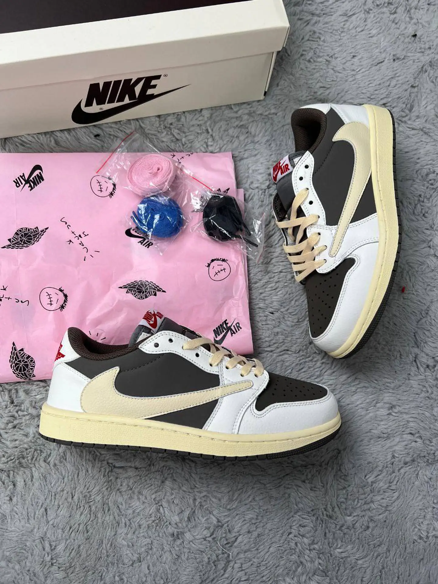 Sapatilhas Nike Air Jordan Travis Scott 4