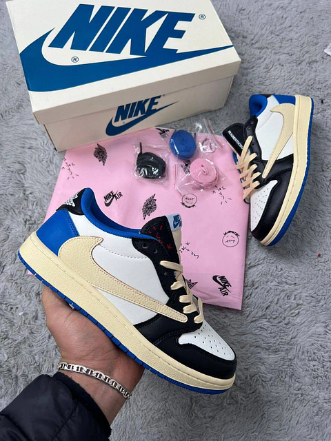 Sapatilhas Nike Air Jordan Travis Scott