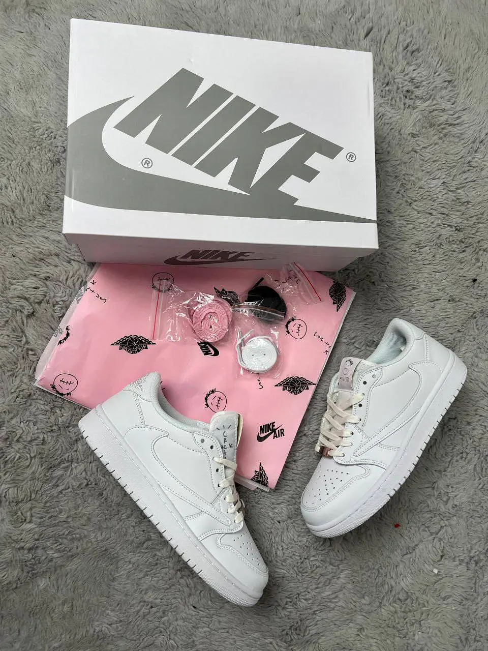 Sapatilhas Nike Air Jordan Travis Scott 4
