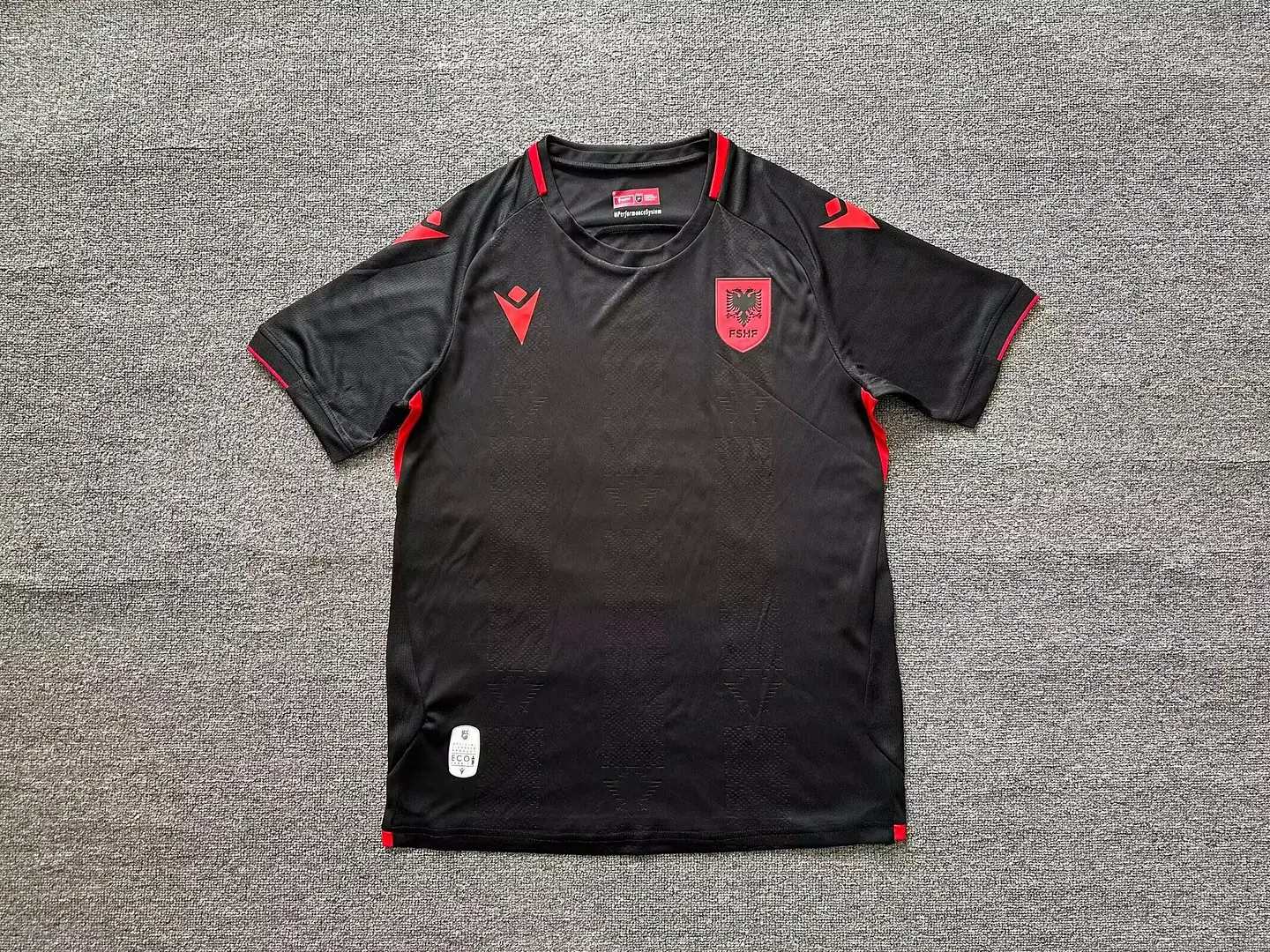 Camisola Albânia III 1
