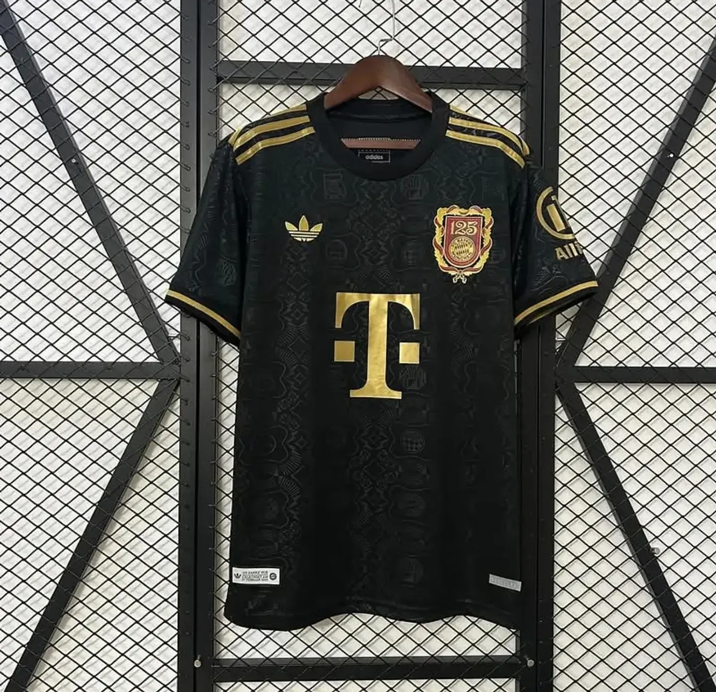 Camisola Bayern Edição Especial 125 anos 1