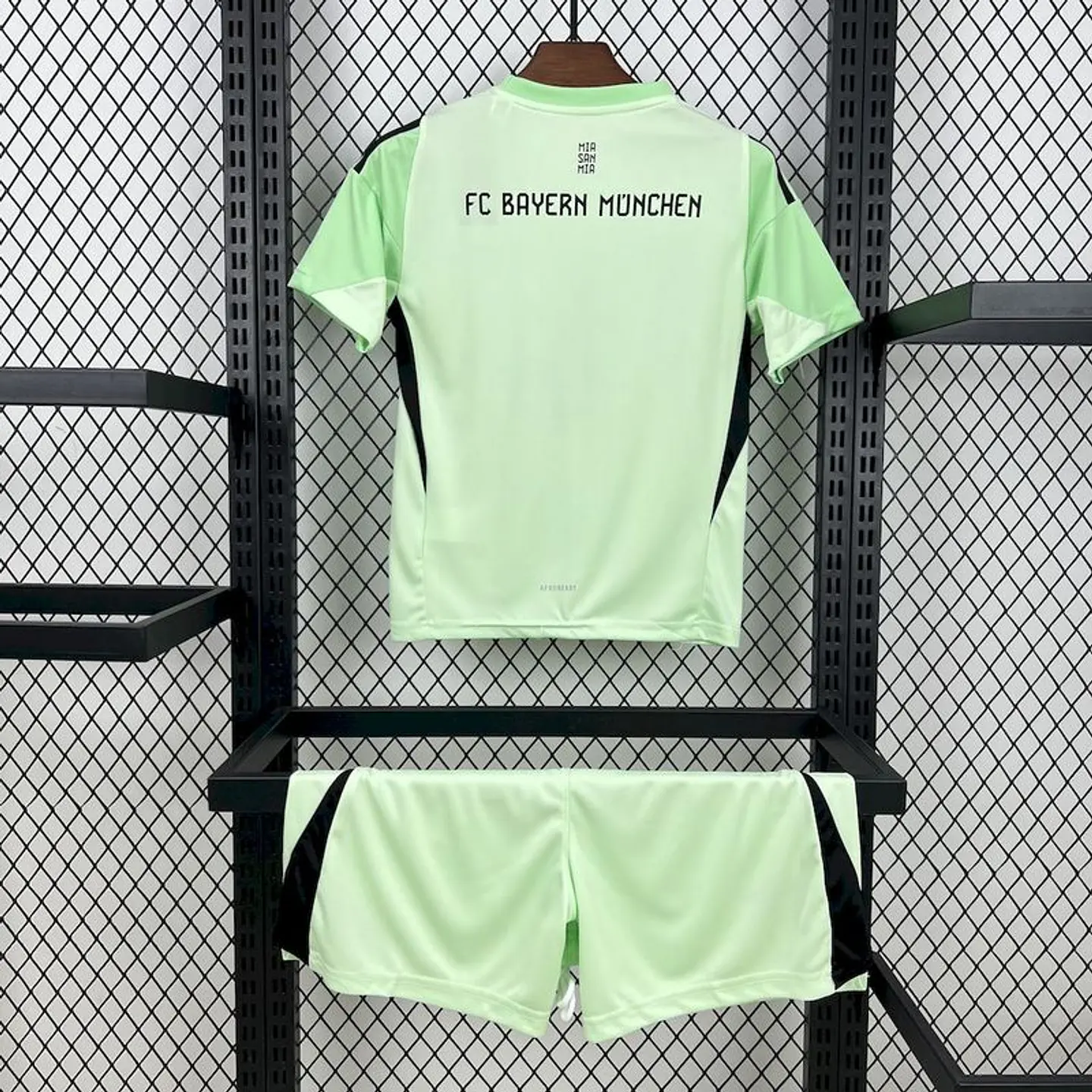 Kit Bayern GK 25/26 2