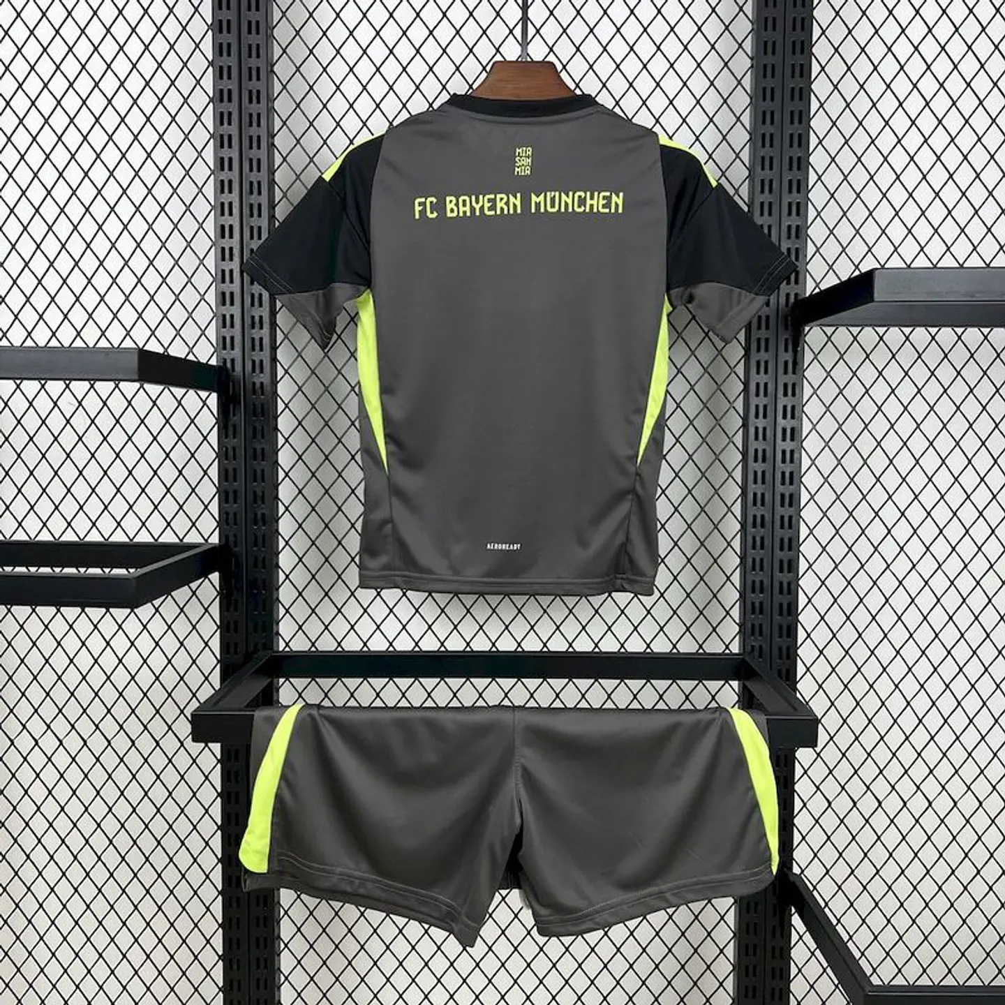 Kit Bayern GK 25/26 2