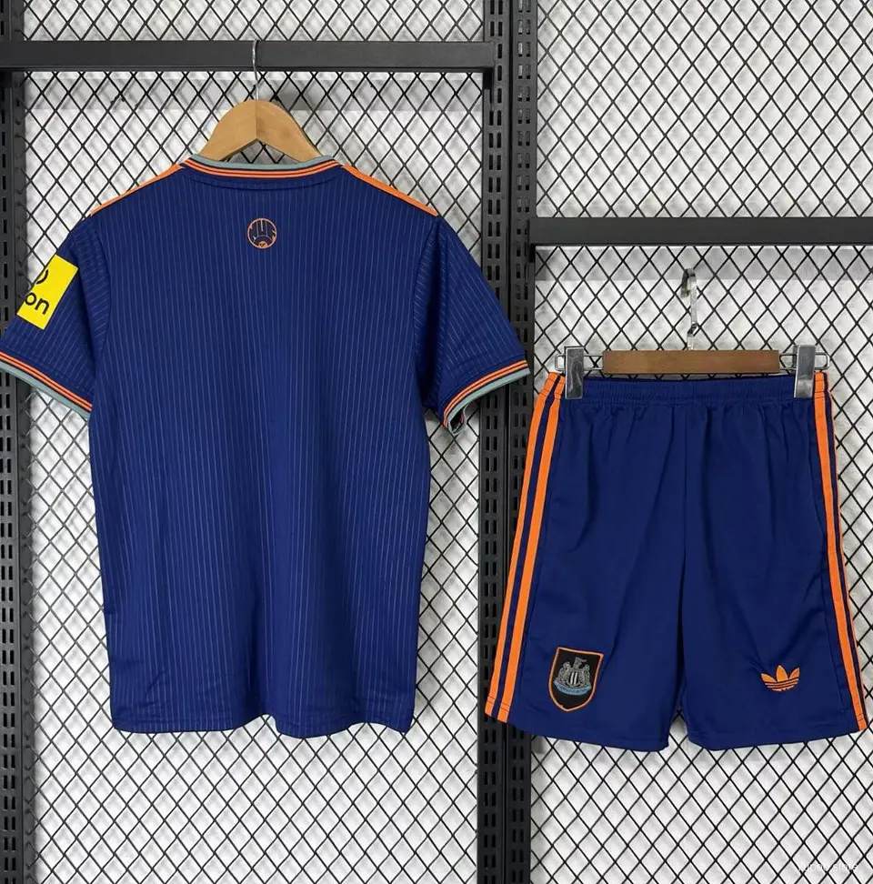 Kit New Castle III 25/26 2