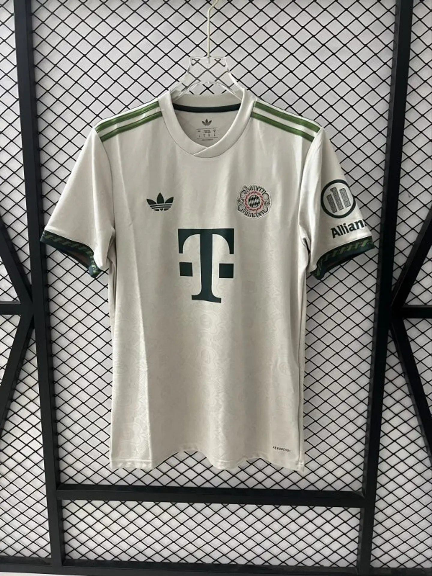 Camisola Bayern - Edição Especial 25/26 1