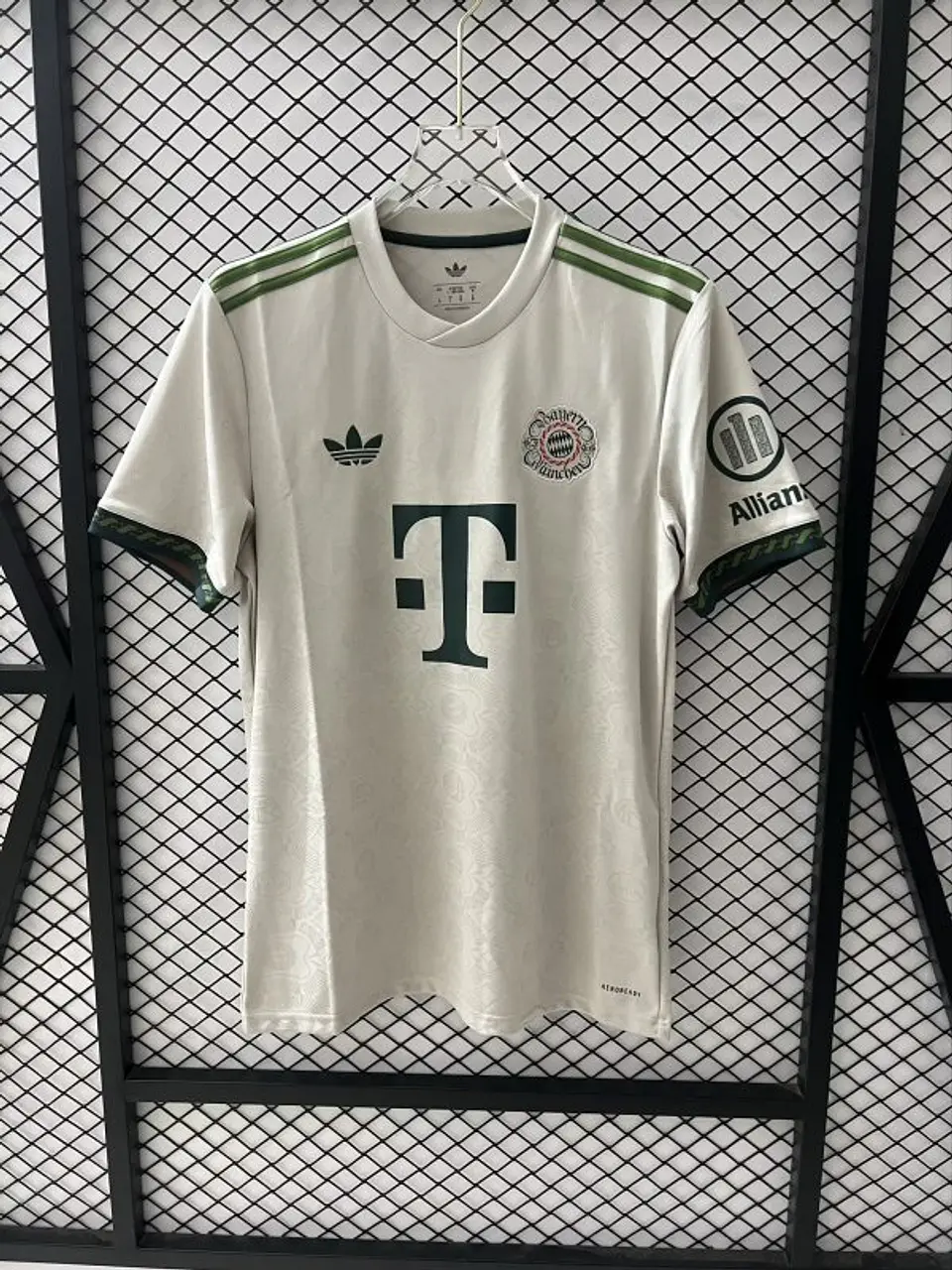 Camisola Bayern - Edição Especial 25/26 1