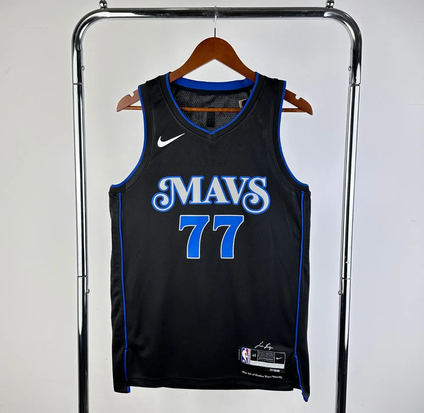 Camisola Dallas Mavericks 2024 - Dončić N°77 1