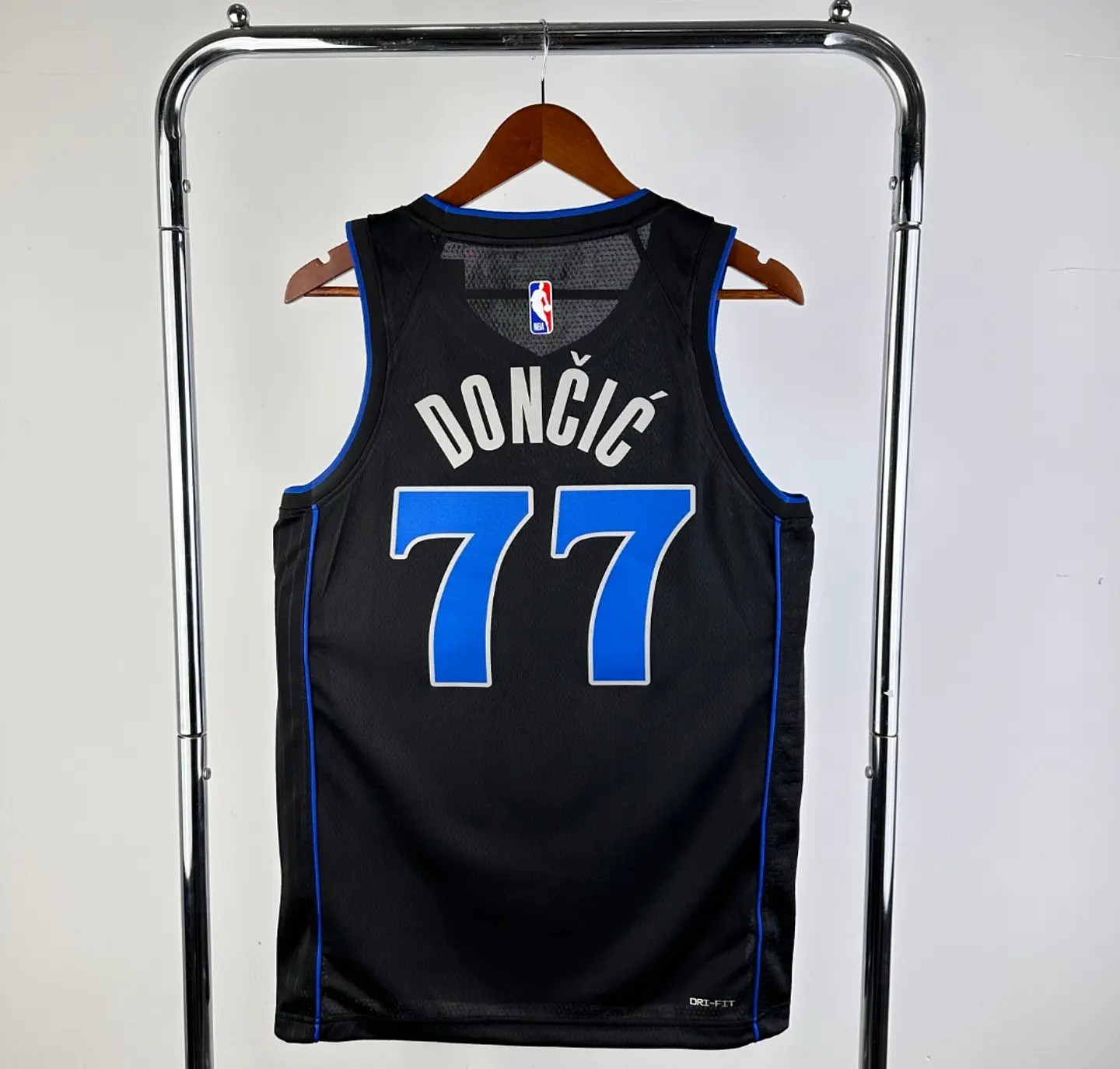 Camisola Dallas Mavericks 2024 - Dončić N°77 2