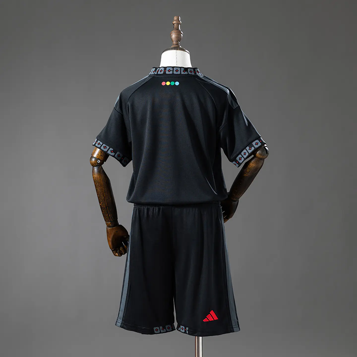 Kit Colo Colo II 26/27 2