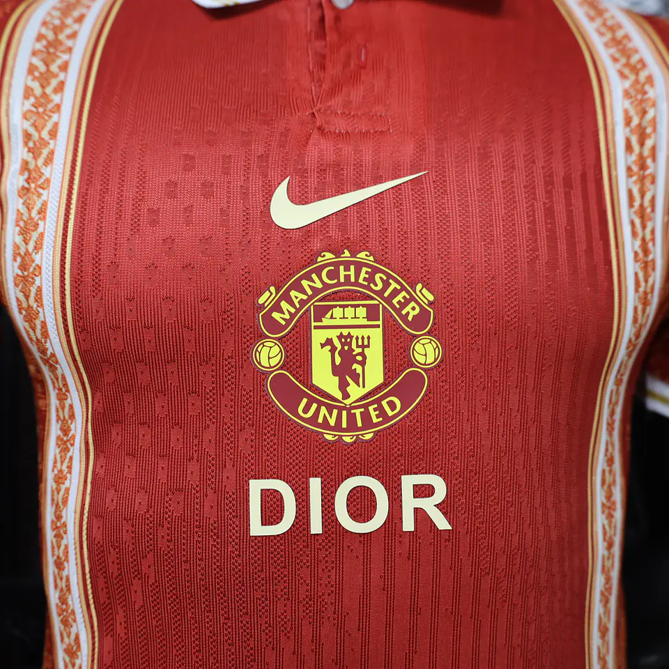 Camisola Manchester United 26/27 - Edição Especial Dior - Versão Jogador 2