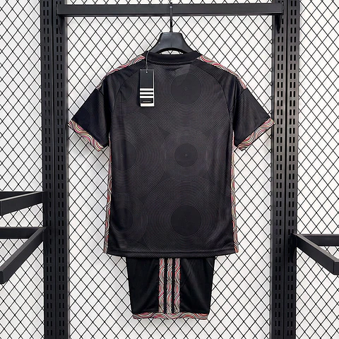 Kit Lyon III 26/27