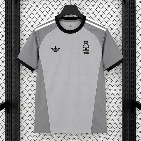 Camisola Nottingham Forest GR 26/27