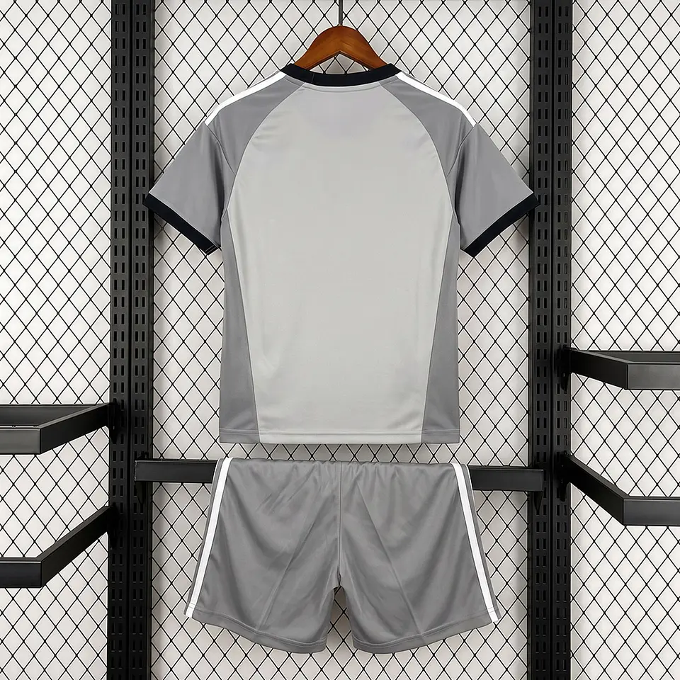 Kit Nottingham Forest GR 26/27 2