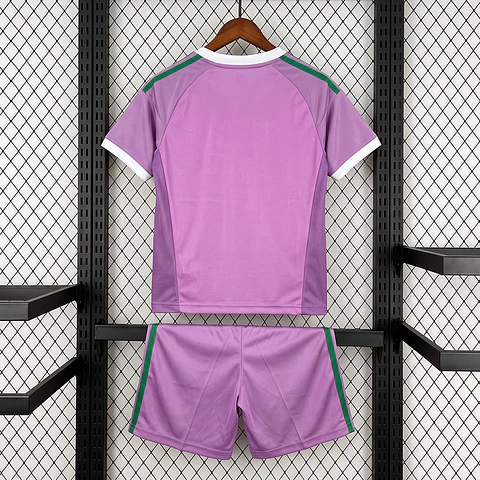 Kit Nottingham Forest GR 26/27