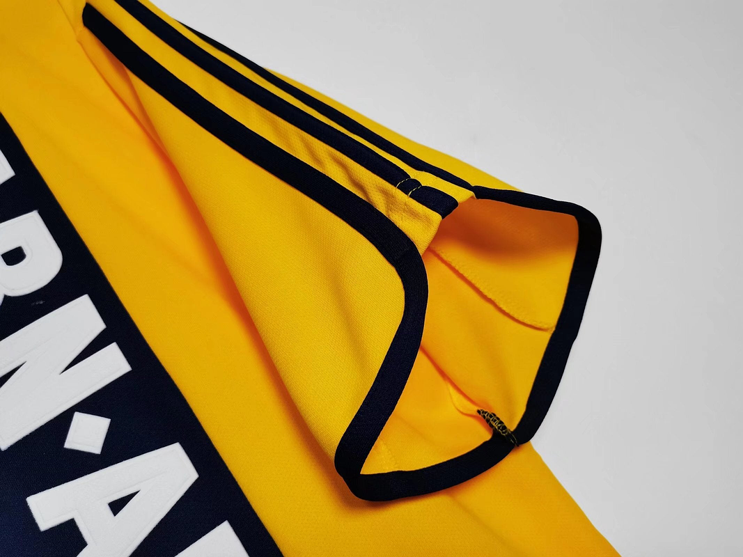 Ajax 2000/01 (Away Kit) 3