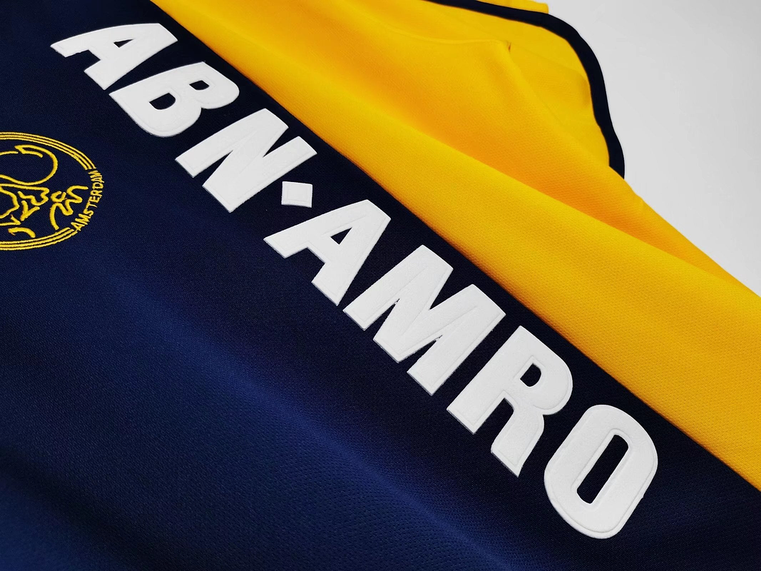 Ajax 2000/01 (Away Kit) 6