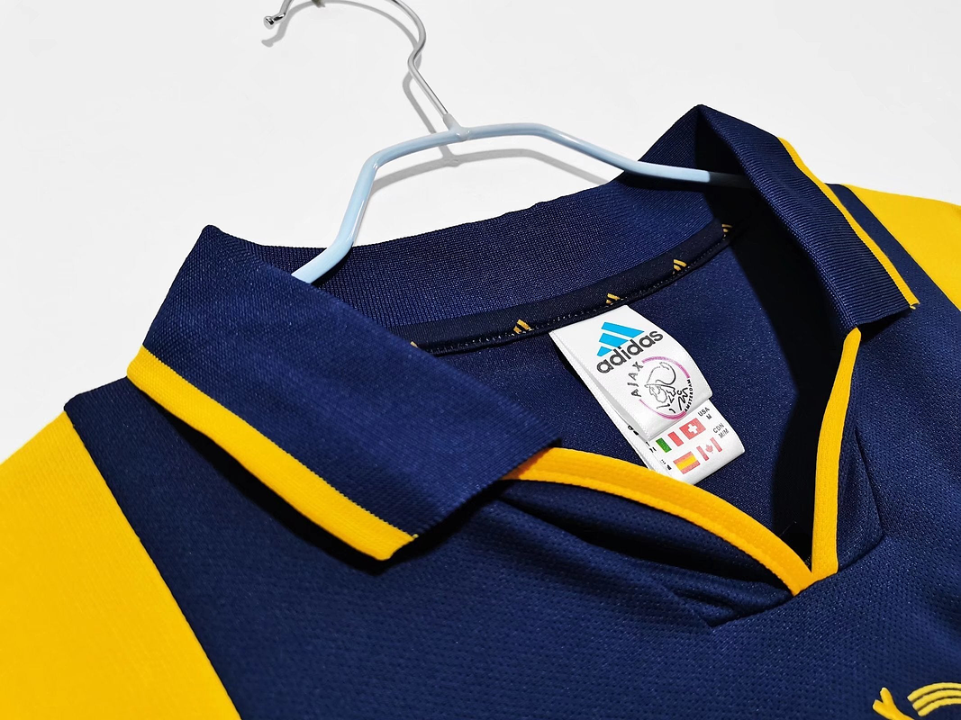 Ajax 2000/01 (Away Kit) 12