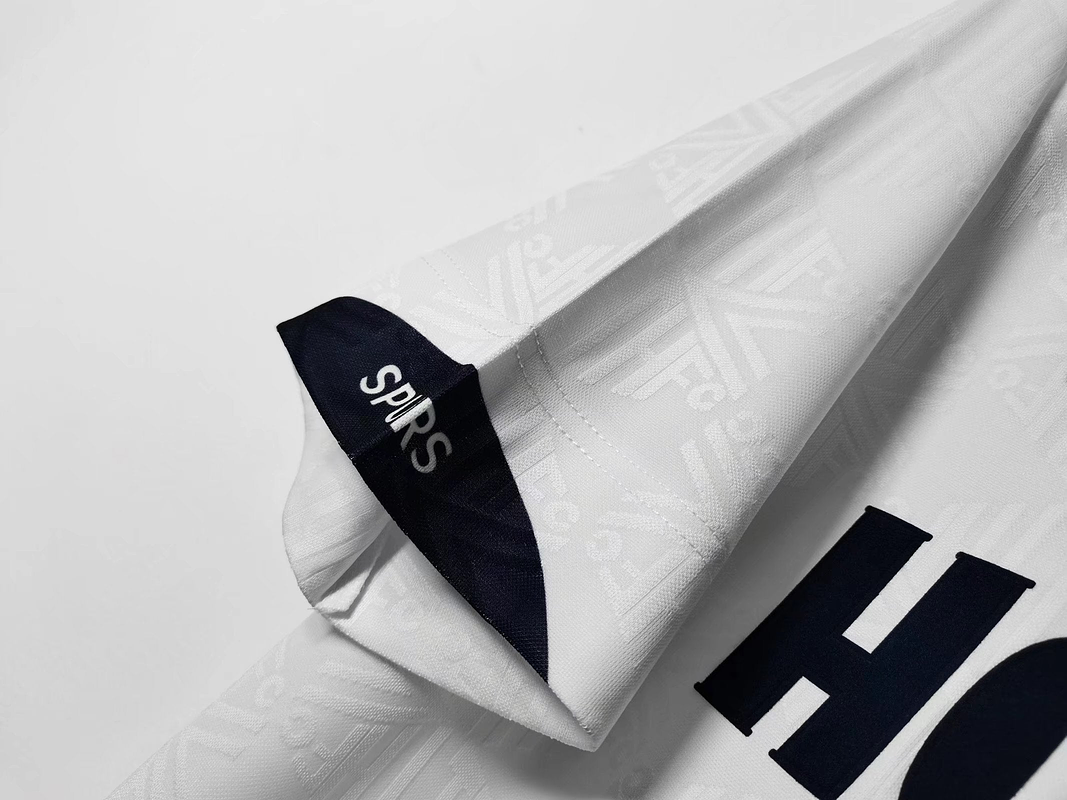 Tottenham Hotspur 1991/93 (Home Kit) 4