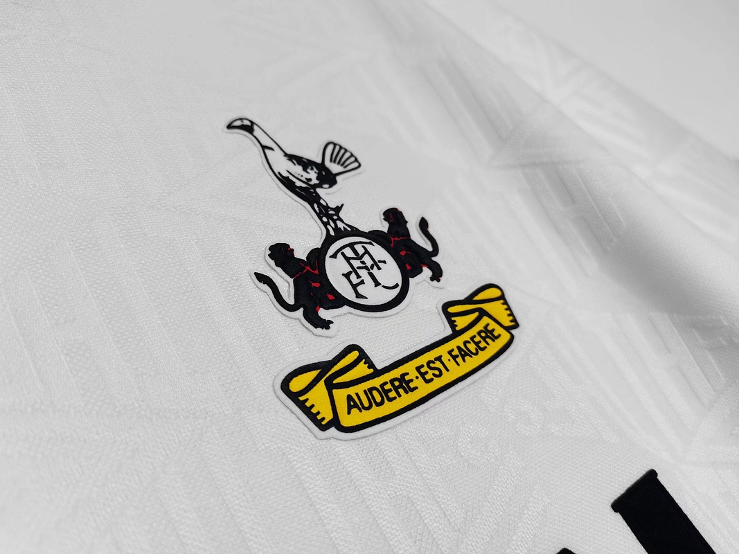 Tottenham Hotspur 1991/93 (Home Kit) 6