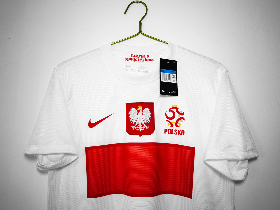 Polonia 2012 (Home Kit) 9