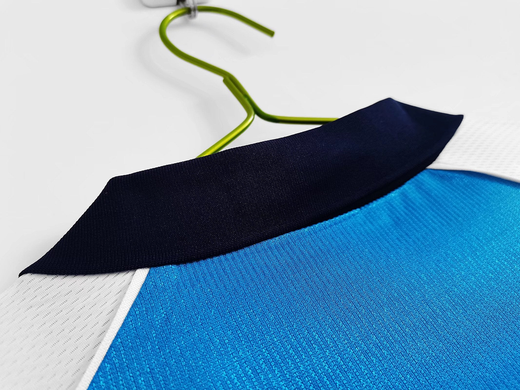 Manchester City 1999/00 (Home Kit) 4