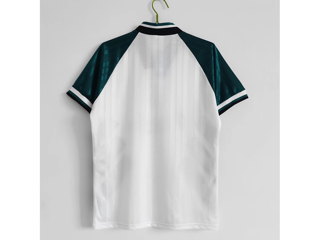 Liverpool 1993/95 (Away Kit) 3