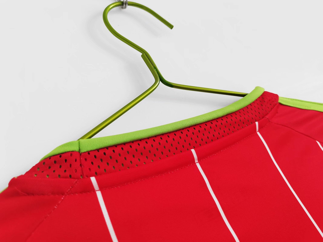 Gales 2015/16 (Home Kit) 7