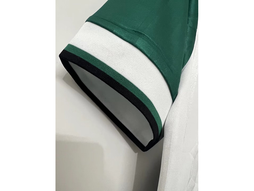 Liverpool 1993/95 (Away Kit) 4