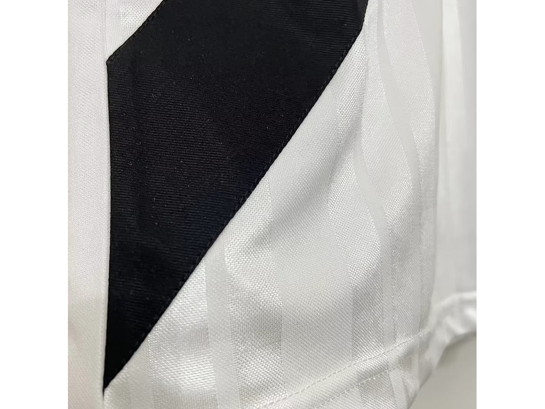 Liverpool 1993/95 (Away Kit) 5