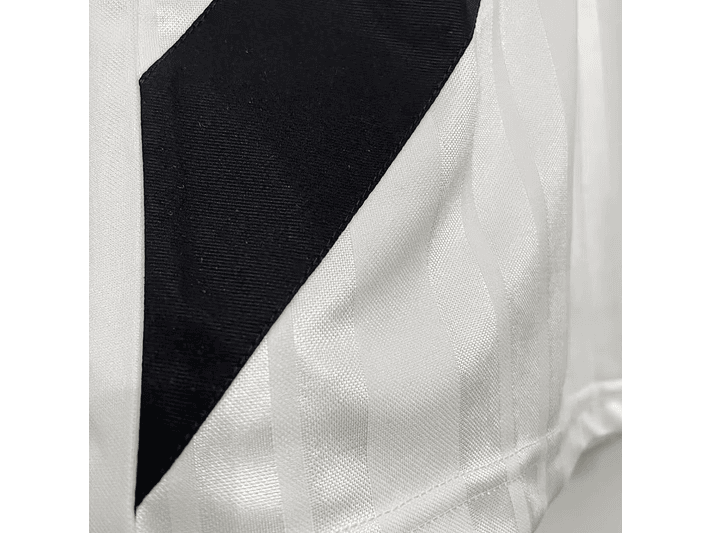 Liverpool 1993/95 (Away Kit) 5