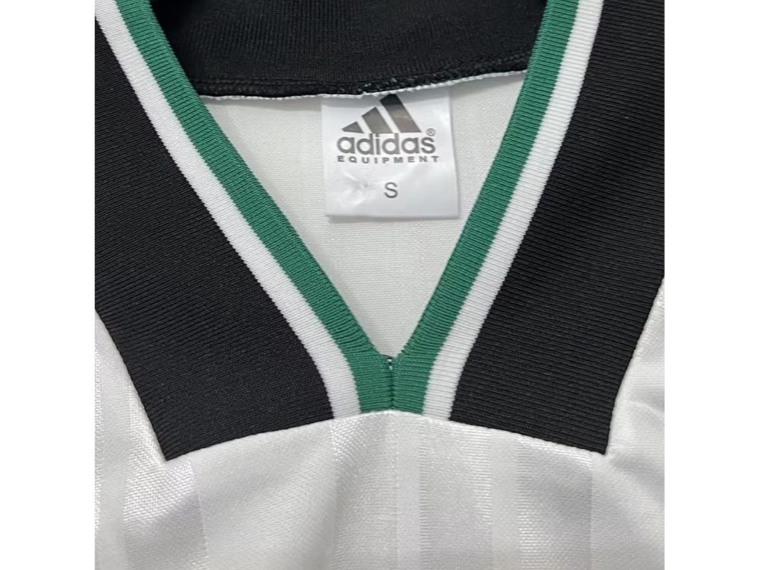 Liverpool 1993/95 (Away Kit) 6