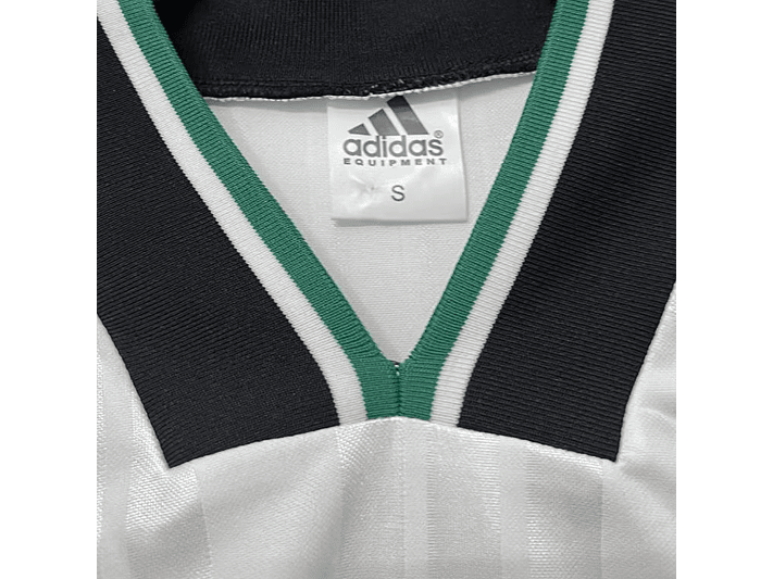 Liverpool 1993/95 (Away Kit) 6