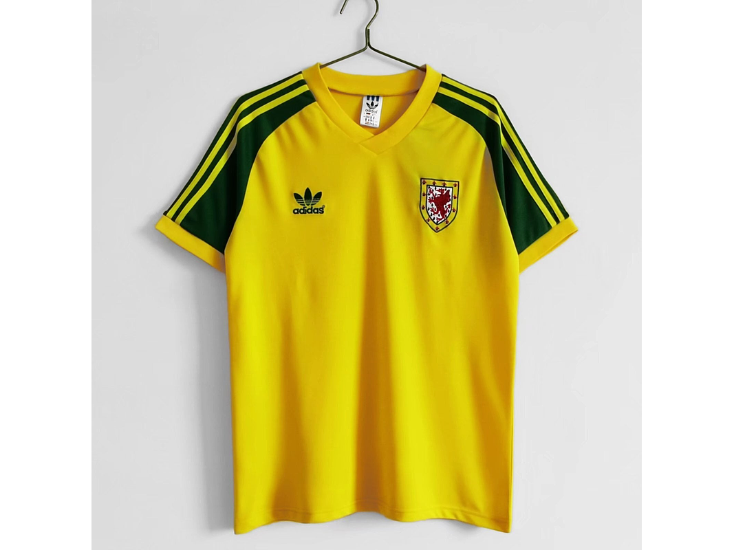 Gales 1982 (Away Kit) 1