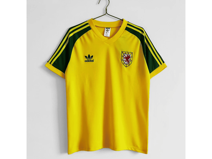 Gales 1982 (Away Kit) 1
