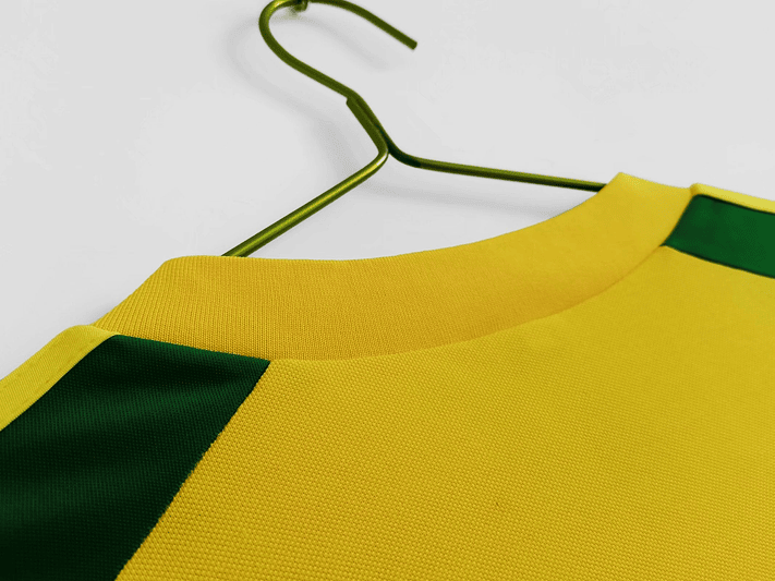 Gales 1982 (Away Kit) 6