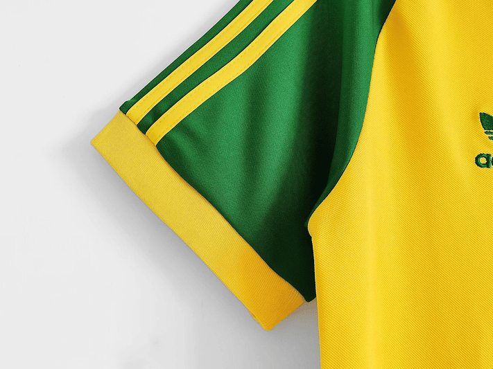 Gales 1982 (Away Kit) 9