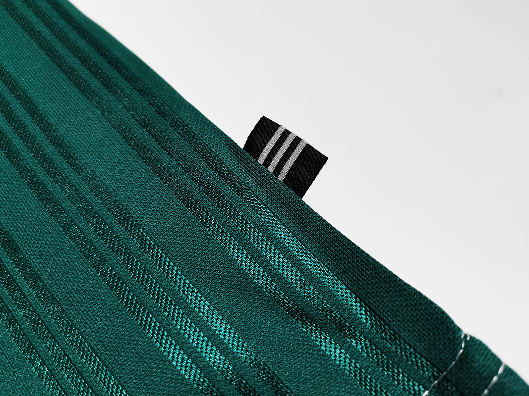 Liverpool 1995/96 (Away Kit) 3