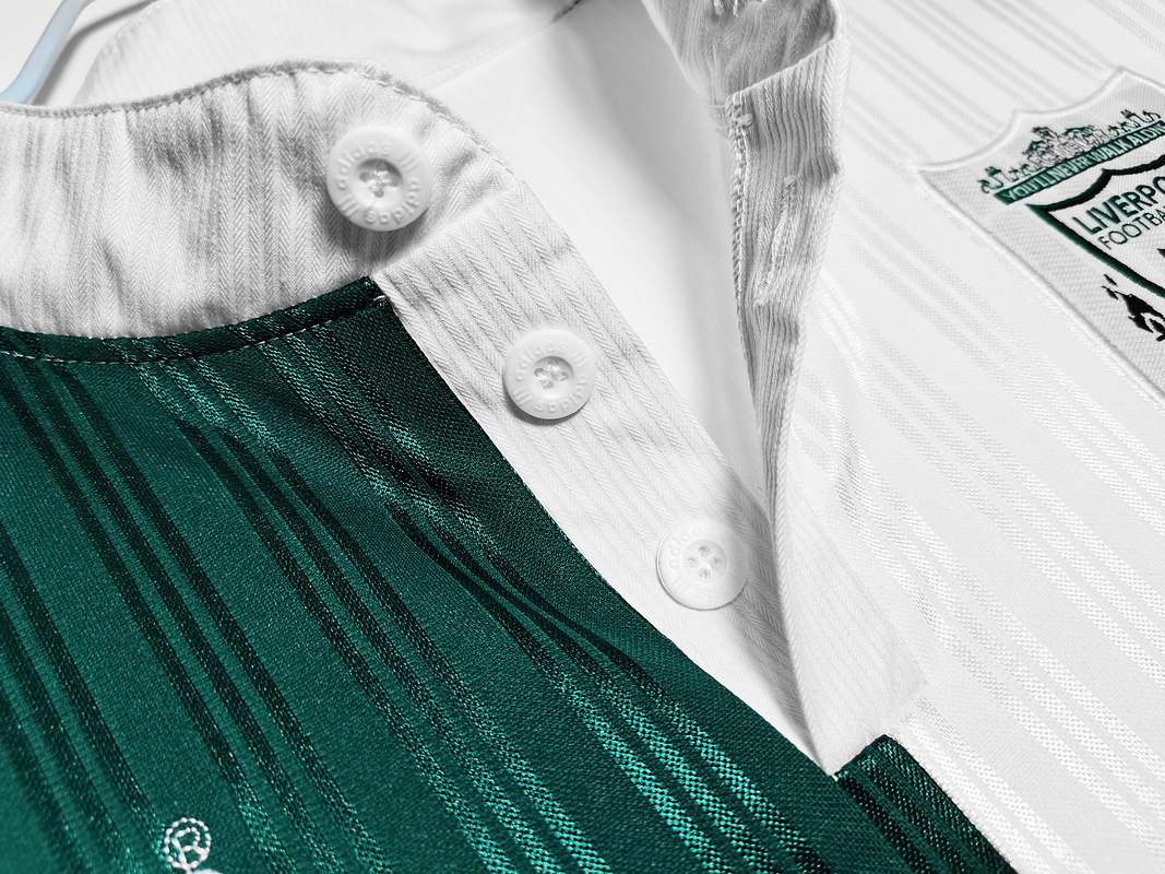 Liverpool 1995/96 (Away Kit) 4