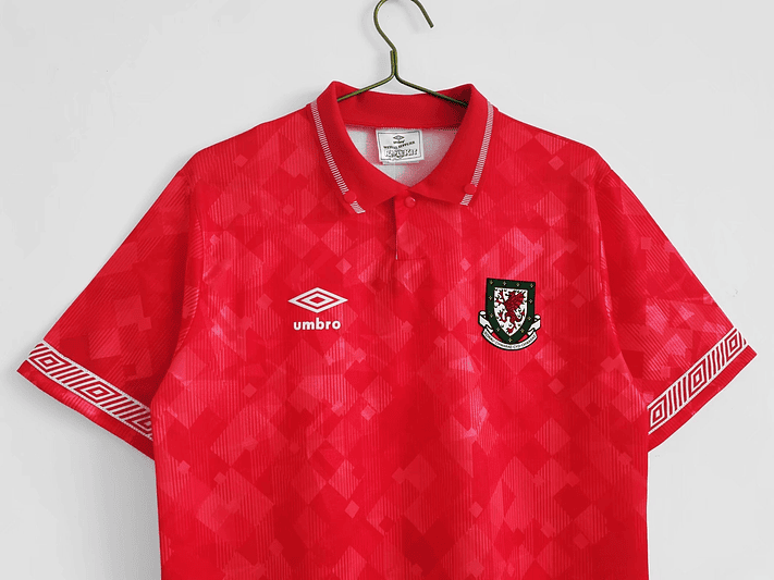 Gales 1990/92 (Home Kit) 3