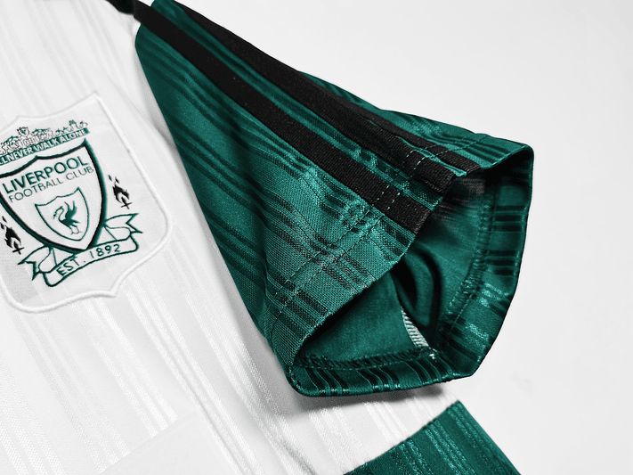 Liverpool 1995/96 (Away Kit) 7