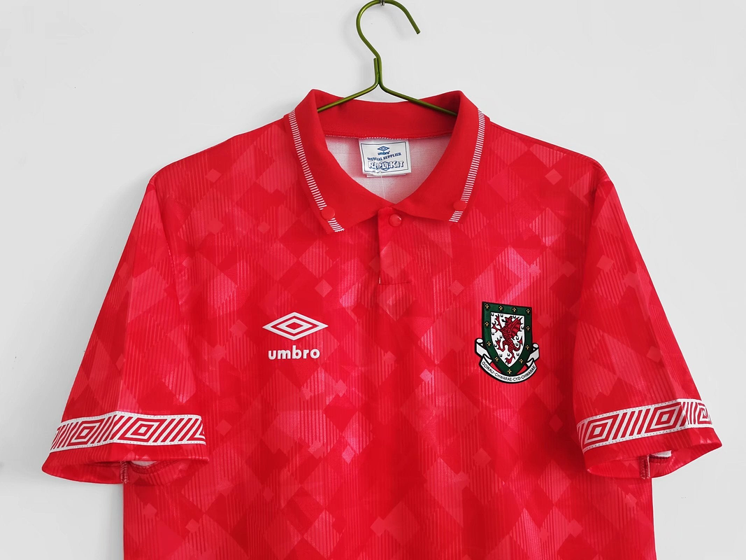 Gales 1990/92 (Home Kit) 10