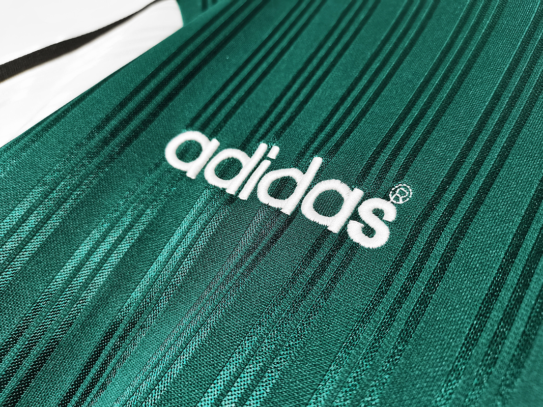 Liverpool 1995/96 (Away Kit) 9