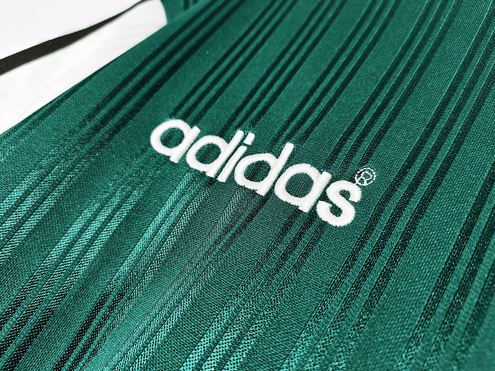 Liverpool 1995/96 (Away Kit) 9