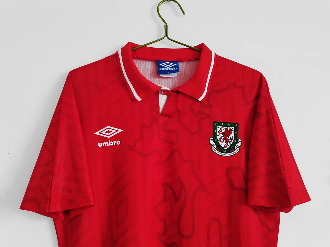 Gales 1992/94 (Home Kit) 7