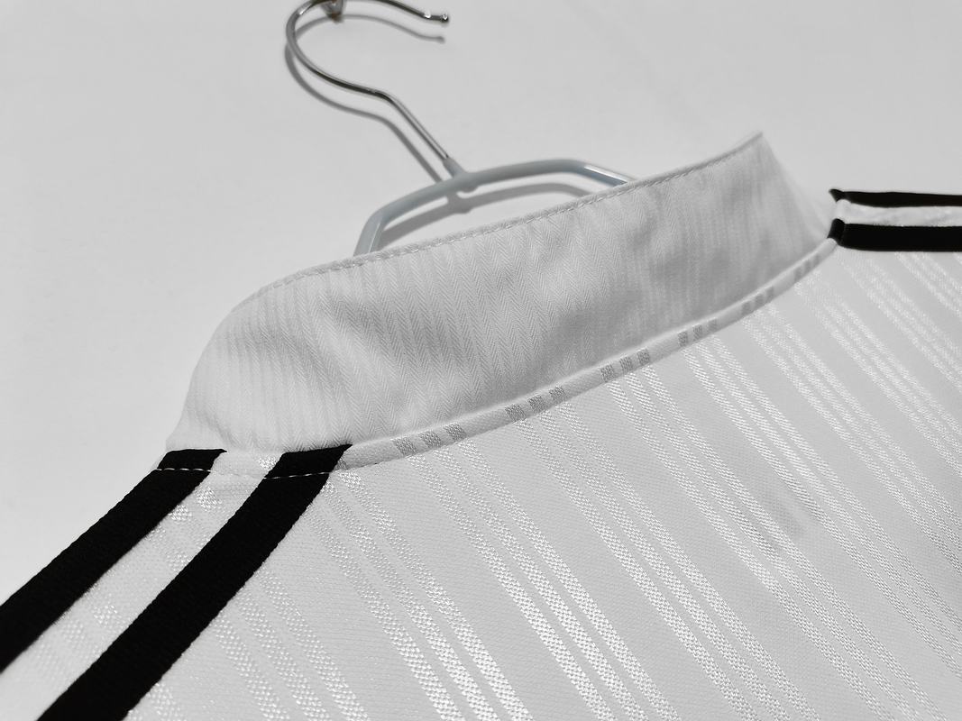 Liverpool 1995/96 (Away Kit) 10