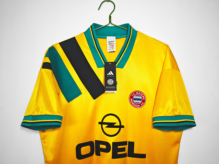 Bayern Munich 1993/95 (Away Kit) 10